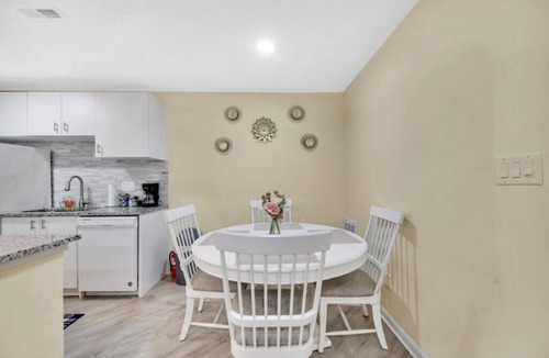 Charlotte House | 2BR Escape | Hot Tub | Parking 4 Cars | Pineville