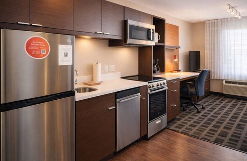 Morrisville Hotel | 3 Apartment-Style Units w/Free Breakfast - 8 Miles Away from Umstead State Park