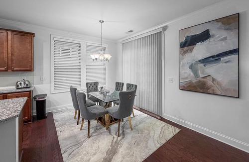 Charlotte House | 3 King Bdrs - Modern Fully Equipped Upscale House
