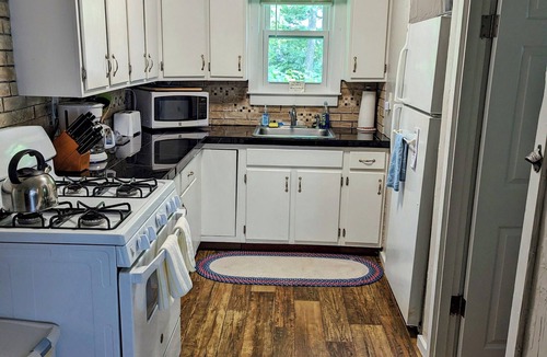 Ocean Park Cottage | 3 Min Walk to Sand!-2 Bdr-Sleeps 5/Child/Dog/Family-Friendly/Amenities Aplenty!