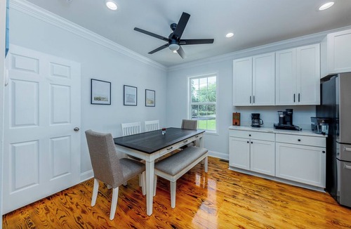 New Bern House | 3 Mins to DT | Pickleball | Hot Tub | Game Room