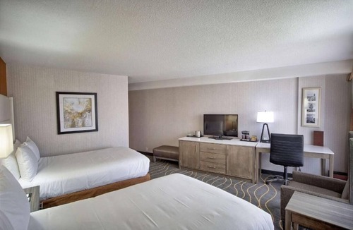 South Portland Hotel | 3 Units| Portland Retreat Minutes From Jetport, Shopping & Waterfront Dining