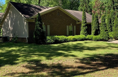 Athens House | 3B 2B Elk River home Why stay in a hotel when you can have a home? Work & Play