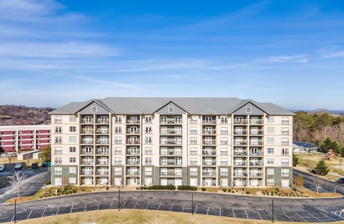 Pigeon Forge Condo | 3Bd/2Ba Condo Right Off the Parkway in the Heart of Pigeon Forge
