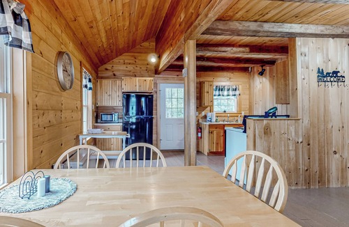 Dexter Cabin | 3BR Lakefront Dog-Friendly w/Dock