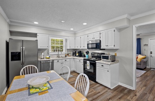 New Bern House | 3BR Retreat with King Suite and Pet-Friendly with Fully Fenced Yard