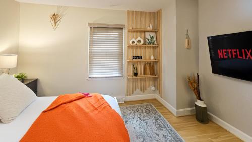 High Point House | 4 BR - King beds - perfect for HPU, Furniture Market, Greensboro, Winston