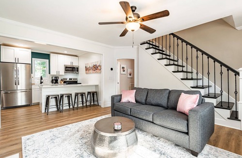 Rock Hill House | 4bd/3bth Combined Cape Cod & Cottage | 5 Min to RH