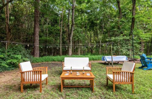 Forest Oaks House | 4BR 50Acre Ridge Retreat Trails Fire Pit