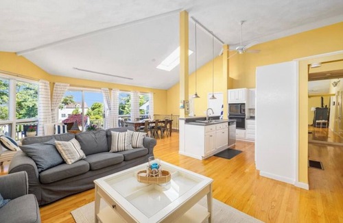 Bonnet Shores House | 5 BR Salty Beach Breeze Bonnet Bungalow