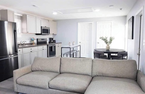 Burlington House | 5 Min to Elon | Car Rental Avail. | Washer/Dryer