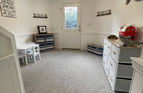 Whale Head Hill House | 7 Bed 5 Bath Newly Renovated Beach Getaway only 500 feet to the Beach