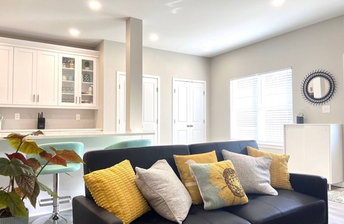 Reservoir House | 8 Miles to Busch Gardens/Spacious Family Getaway/7Bedroom/3 masters/5 Bath