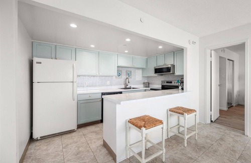 Little Salisbury Condo | 9400 Building - 2 Bedroom Condo with Gorgeous Side Ocean View