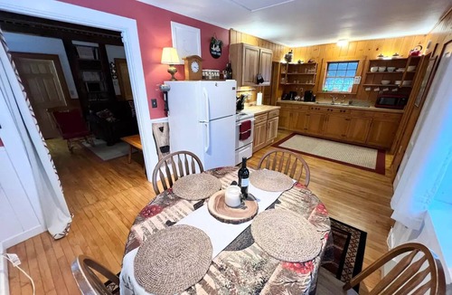 Chatham Cottage | A Hiker’s Haven in The White Mountains A cozy cottage with breathtaking view’s