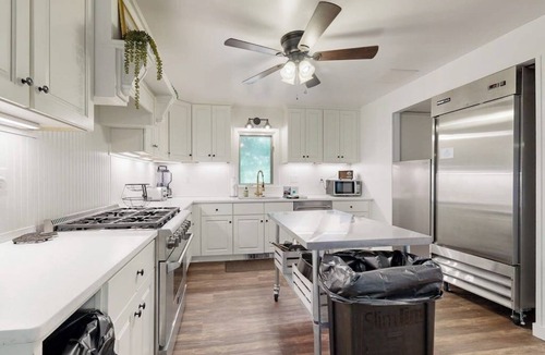 Birch Hill House | All Seasons Mountain Retreat: Centrally located for hiking, skiing & shopping