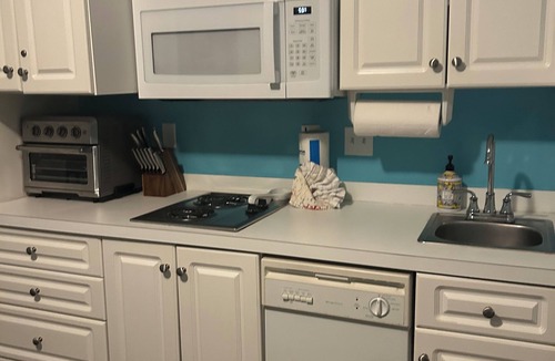 Arcadian Shores Condo | Amazing Studio, 5 minutes to the Private Beach.