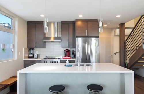 East Queen Anne House | Amazing Sunset ~ AC ~ Modern Home ~ Parking ~ Near Stadium & Pike Place