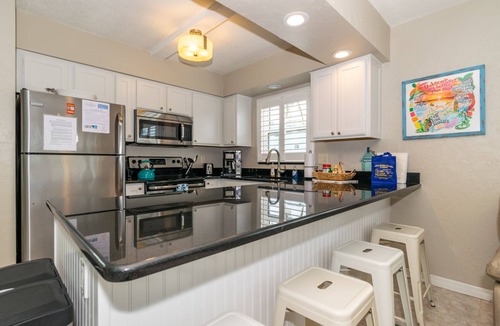 Holmes Beach House | Anna Maria Beach Place #3. Directly Across Street From The Beach With Pool.