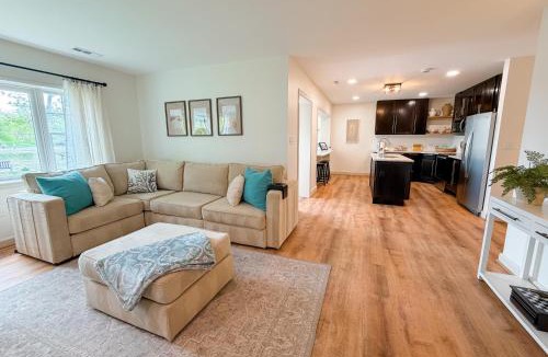 Annapolis Villa | Annapolis Charm Waterfront Getaway Near USNA - FISH & CRAB from your PRIVATE PIER!