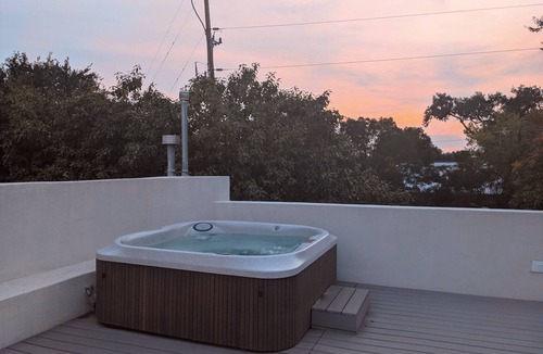 Downtown Albuquerque House | Architecture Award Winner! Exclusive Rooftop Hot tub near Old Town & Downtown