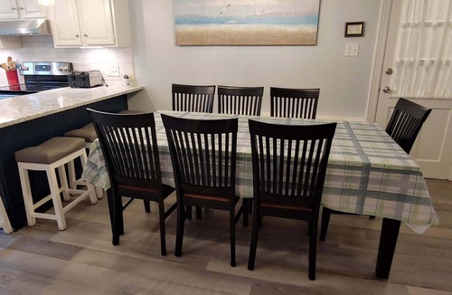 Newport East House | August 20-23 weekend OPEN. Walk to beach, Huge deck , roof-deck