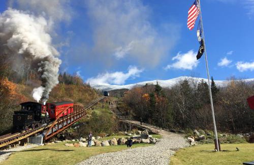 Twin Mountain Villa | B11 NEW Awesome Tiny Home with AC Mountain Views Minutes to Skiing Hiking Attractions