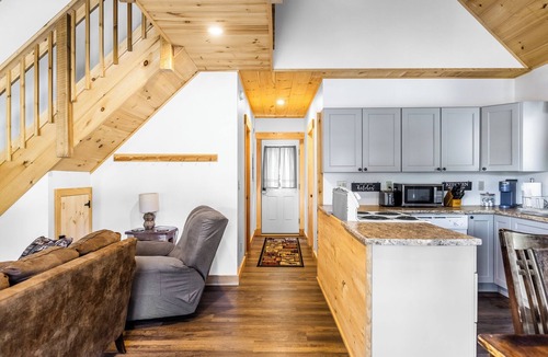 Greenville Cabin | Baker cabin|Downtown Greenville-Moosehead Lake|WIFI|Pets Ok|2 cabins available