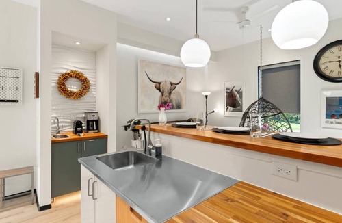 Jefferson City House | Barndo1 Fluffy Cow Farm Stay at Cedar Pond Farms