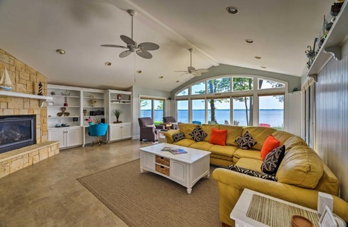 Chocowinity House | Bayfront Blounts Creek Home: Private Beach + Dock!
