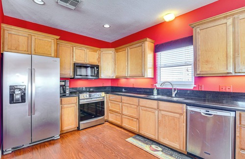 San Luis House | Beachfront Home w/Deck + Views in Freeport!