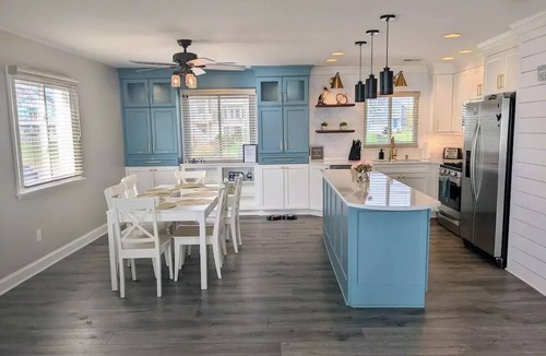Hampton House | ☆ Beachfront Home w/Stunning Views, Hot Tub, Luxury Kitchen & Private Beach!