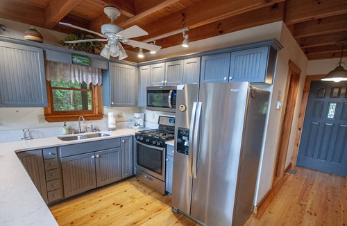 Blairsville Cabin | Bear Paw Ridge is an Upscale cabin in Blairsville, Mountain Views, Pool Table
