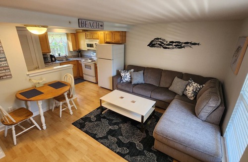 Kennebunkport Resort | Beautiful Condo Minutes to the Beach! Last week of August is open