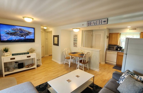 Kennebunkport Resort | Beautiful Condo Minutes to the Beach! Last week of August is open