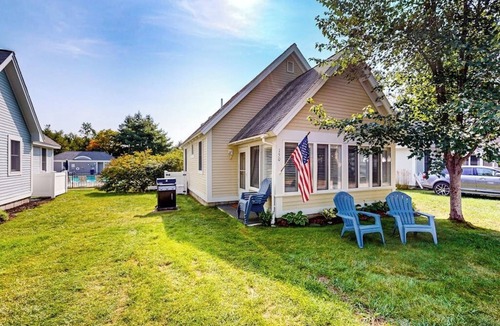 Summer Village Cottage | Beautiful Cottage at Summer Village with pool, hot tub, pickleball & game room
