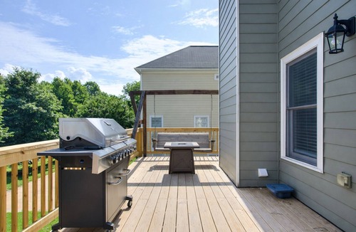 Peoplestown House | Beautiful Downtown Brick Road Home Oasis With Stadium View