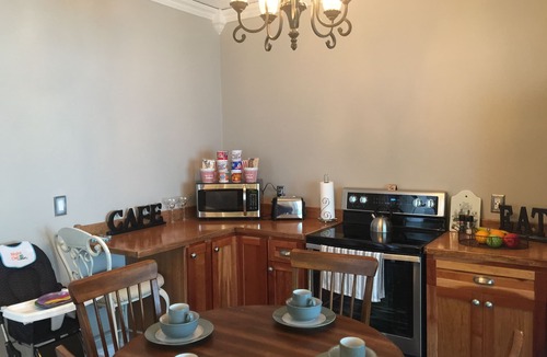 South Kingstown Apartment | Beautiful pool, hot tub (new spring 2022!) quiet, close to beach!