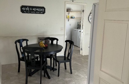 Jasper House | Beautiful Single Family 3 bedroom Home