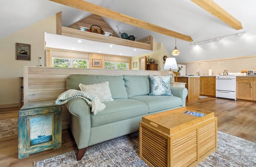 Cushing House | Bent River Guest Quarters - River-view couple retreat with kitchen, patio, AC, Wi-Fi