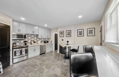 Enderly Park House | Black and white chic retreat