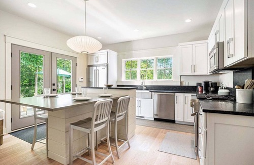 Douglas House | Blue Ivy: Walk to Lake Michigan & Downtown Douglas, Bike Path, Fireplace