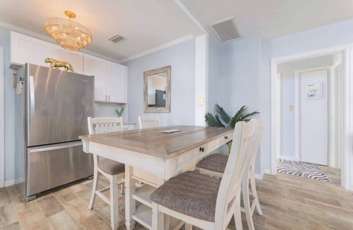 Avondale House | Blue Palm Front Home - Team Joseph Ellen