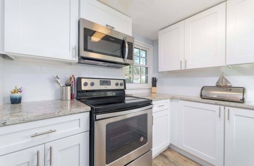 Avondale House | Blue Palm Front Home - Team Joseph Ellen