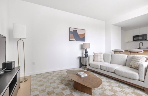 Williamsburg Apartment | Blueground | Greenpoint, pool, nr East River