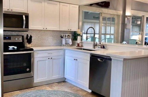 South Beach House | Bonnie Dune is a dog-friendly oceanfront home, steps from the sand in beautiful Flora