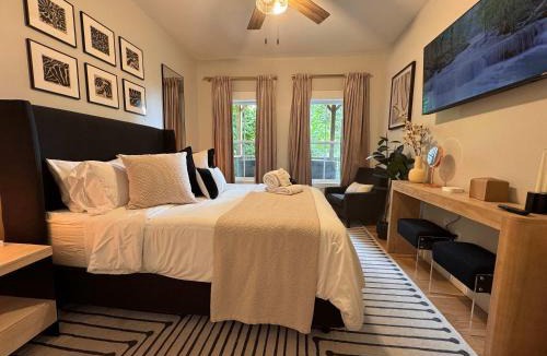 Laurel Park House | Breathtaking Mountain Views, Hot Tub, Sauna, Fire Pit, Fire Pit Table, PoolTable, Kitchenette, 2 Living rooms, Universal EV Station