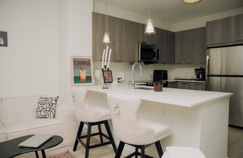 Chelsea Apartment | Bright 2-bedroom apartment with Pool,Gym and parking in peaceful Boston Logan