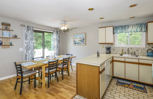 Bonnet Shores House | Bright and Airy Home in Bonnet Shores with Central Air and Includes 4 Narragansett Beach Passes!