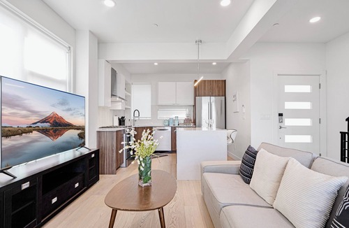 North Queen Anne House | Bright Modern 4B3B Townhome with Roof Top & LakeView